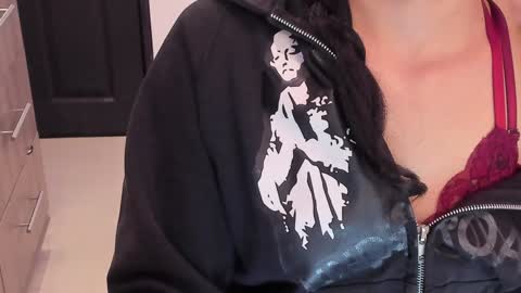 Snapshot of mal_norma chatting on January 2025 02:37:01 AM Mal Norma online show from January 2025 02:37:01 AM