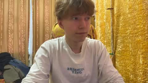 Snapshot of malcolm_yang chatting on April 2026 05:03:01 AM Tom and Mark 3 online show from April 2026 05:03:01 AM