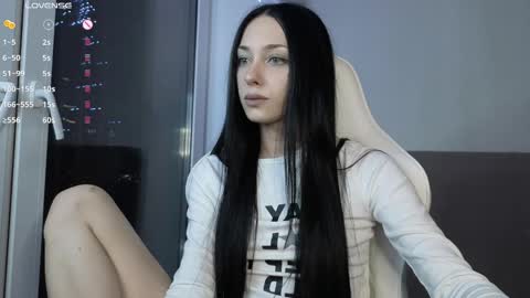 Snapshot of malenkiykamen chatting on April 2026 06:00:01 PM piu online show from April 2026 06:00:01 PM