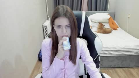 Snapshot of malia__hale chatting on October 2025 12:11:02 AM Malia online show from October 2025 12:11:02 AM