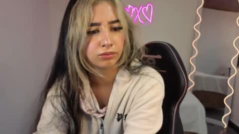 Malory  online show from November 2025 11:31:02 AM