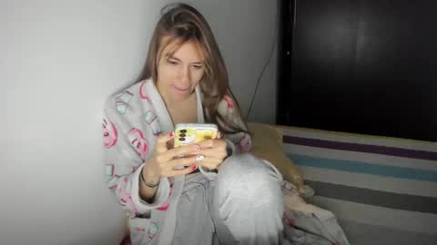 instagram  nueela   online show from December 2024 11:18:01 PM