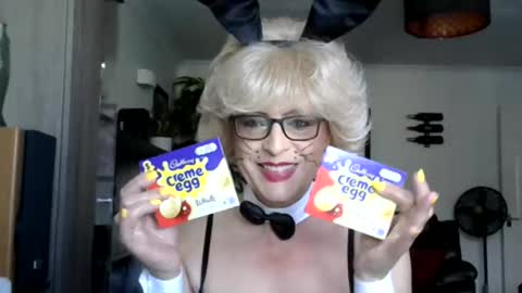 Snapshot of mandy_eyecandy chatting on April 2026 01:41:02 PM Mandy EyeCandy online show from April 2026 01:41:02 PM