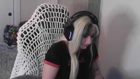 Snapshot of manicpixieslutt chatting on November 2025 12:43:01 AM manicpixieslutt online show from November 2025 12:43:01 AM