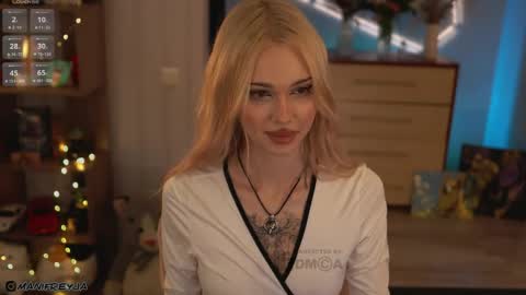 Snapshot of manifreyja chatting on April 2026 09:51:02 AM Amelie online show from April 2026 09:51:02 AM