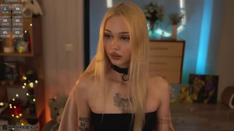 Snapshot of manifreyja chatting on April 2026 06:08:02 PM Amelie online show from April 2026 06:08:02 PM