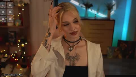 Snapshot of manifreyja chatting on April 2026 08:31:01 PM Amelie online show from April 2026 08:31:01 PM