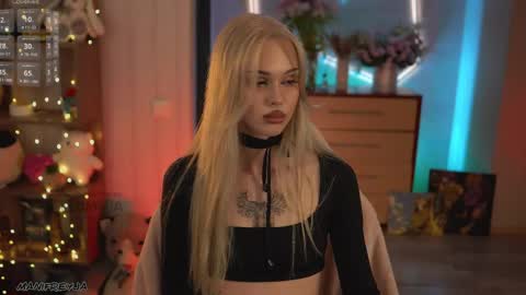 Snapshot of manifreyja chatting on April 2026 08:11:02 PM Amelie online show from April 2026 08:11:02 PM