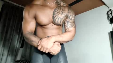 Snapshot of manolofitt chatting on April 2026 01:36:01 AM Manolo online show from April 2026 01:36:01 AM