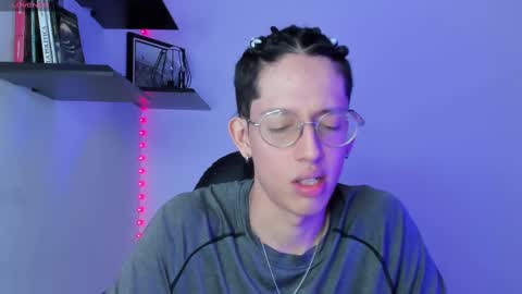 Manuel online show from March 2025 07:58:02 PM