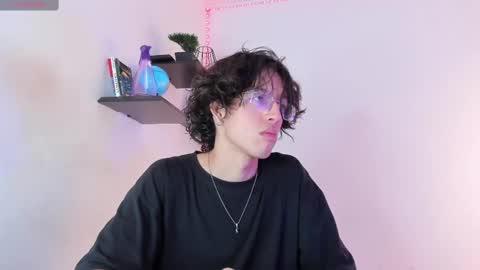 Manuel online show from October 2025 08:15:01 PM