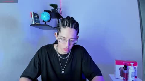 Manuel online show from November 2025 03:06:02 AM