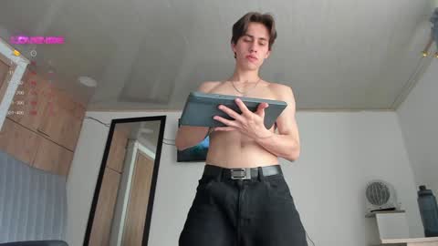 manucute 23  online show from December 2024 05:21:02 PM