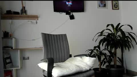 manucute 23  online show from February 2026 03:19:02 PM