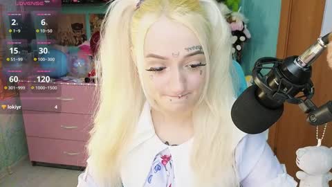 Manuela online show from December 2024 08:01:02 PM