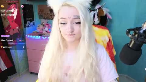 Manuela online show from January 2025 08:22:02 PM