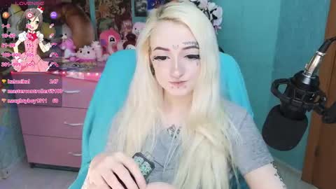 Manuela online show from March 2025 11:25:01 PM