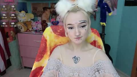 Manuela online show from November 2025 08:03:01 PM