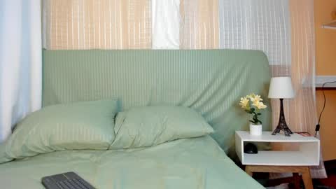 Snapshot of manuelaevans_ chatting on April 2026 11:55:02 PM Manuela online show from April 2026 11:55:02 PM