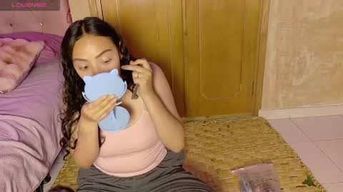 Snapshot of manumeow_ chatting on May 2026 11:12:02 PM Manu online show from May 2026 11:12:02 PM