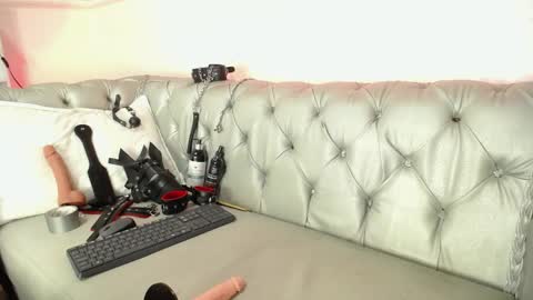 Mara  online show from April 2026 09:40:02 PM