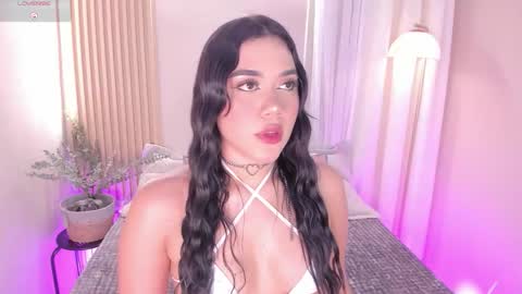 Mara  online show from November 2025 08:52:01 PM