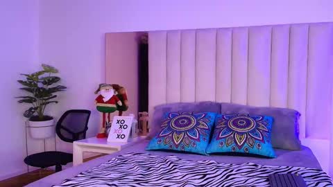 Mara online show from November 2025 07:59:02 PM