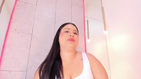 Snapshot of maralinette22 chatting on June 2026 11:08:01 AM maralinette22 online show from June 2026 11:08:01 AM