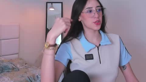 Snapshot of maravelvet_ chatting on May 2026 01:23:01 AM online show from May 2026 01:23:01 AM