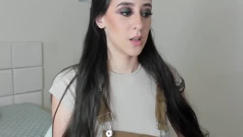 Snapshot of maravelvet_ chatting on June 2026 01:41:02 AM online show from June 2026 01:41:02 AM