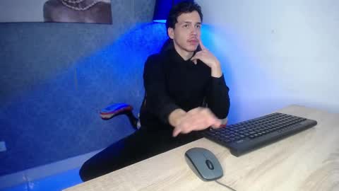 Snapshot of marcus_hanks chatting on February 2025 07:26:02 AM Marcus Hanks online show from February 2025 07:26:02 AM