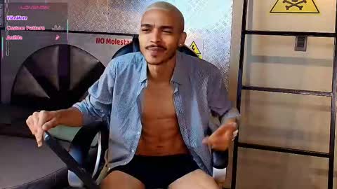 Snapshot of marcusrain_ chatting on October 2025 03:59:01 AM Marcus online show from October 2025 03:59:01 AM