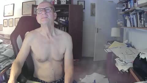 marginalie online show from November 2025 06:57:01 AM