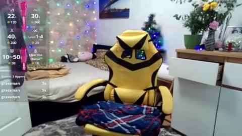 Mari online show from December 2024 10:02:01 AM