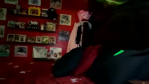 Snapshot of mari_bee chatting on April 2026 12:33:01 AM Mari Bee online show from April 2026 12:33:01 AM