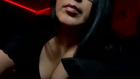 Snapshot of mari_bee chatting on April 2026 09:29:01 AM Mari Bee online show from April 2026 09:29:01 AM