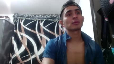 Snapshot of maria_and_angel17 chatting on January 2025 01:50:01 AM Mara and ngel online show from January 2025 01:50:01 AM