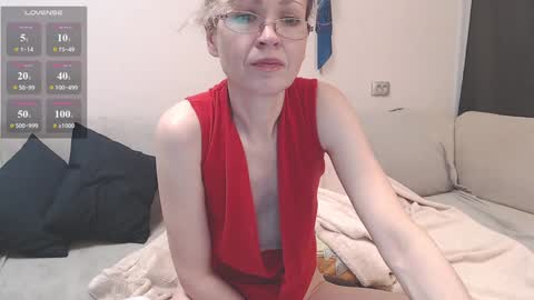 Snapshot of maria_lisica chatting on January 2025 07:06:01 AM Mari online show from January 2025 07:06:01 AM