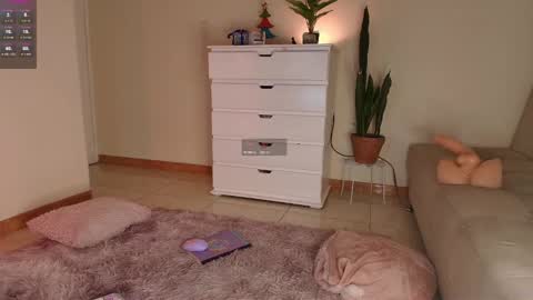 Snapshot of maria_petit chatting on December 2024 04:13:02 AM M. online show from December 2024 04:13:02 AM