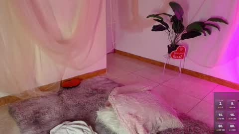 Snapshot of maria_petit chatting on February 2025 04:37:01 AM M. online show from February 2025 04:37:01 AM