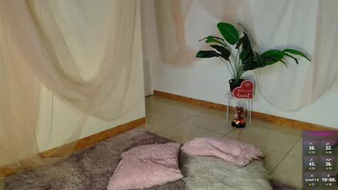 Snapshot of maria_petit chatting on February 2025 04:26:02 AM M. online show from February 2025 04:26:02 AM