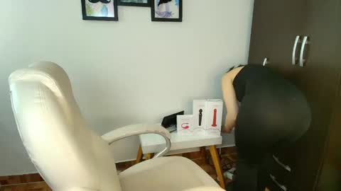 Snapshot of mariaan_m chatting on April 2026 10:45:02 PM Leidy online show from April 2026 10:45:02 PM