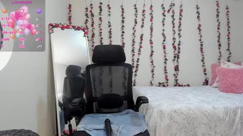   Mariam Castiblanco online show from November 2025 06:07:02 PM