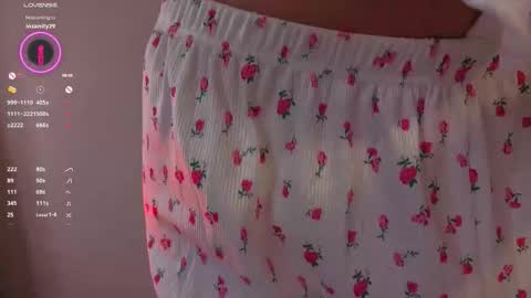 Snapshot of mariamcreedon chatting on December 2025 04:58:02 PM My name is Molly this is my first day online show from December 2025 04:58:02 PM