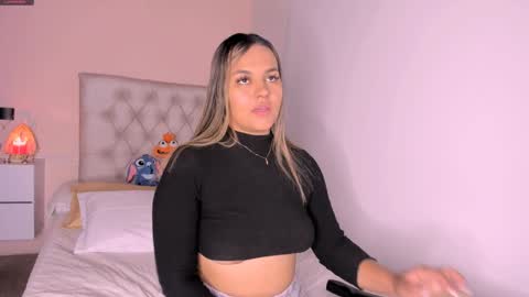 Snapshot of mariana__roe chatting on January 2025 02:49:02 AM Mariana Roe online show from January 2025 02:49:02 AM