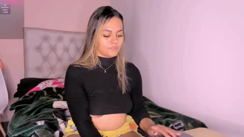 Snapshot of mariana__roe chatting on February 2025 09:06:02 AM Mariana Roe online show from February 2025 09:06:02 AM