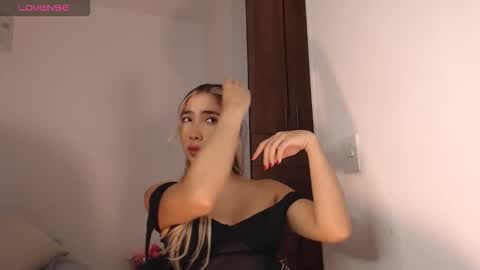 Snapshot of mariana_es chatting on January 2026 03:50:01 PM Mariana online show from January 2026 03:50:01 PM