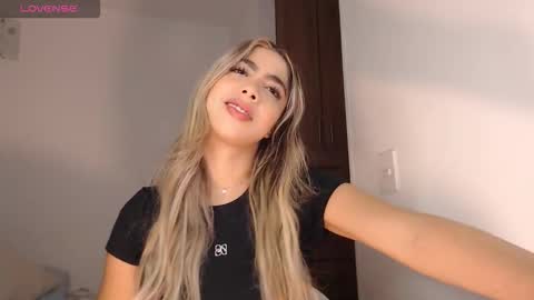 Snapshot of mariana_es chatting on January 2026 09:18:02 PM Mariana online show from January 2026 09:18:02 PM