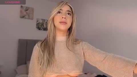 Snapshot of mariana_es chatting on February 2026 03:31:02 PM Mariana online show from February 2026 03:31:02 PM