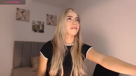 Snapshot of mariana_es chatting on February 2026 12:22:02 AM Mariana online show from February 2026 12:22:02 AM